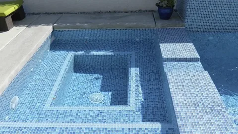 تصویر 4 از سرامیک پرسلان استخری مناسب محیط های مرطوب